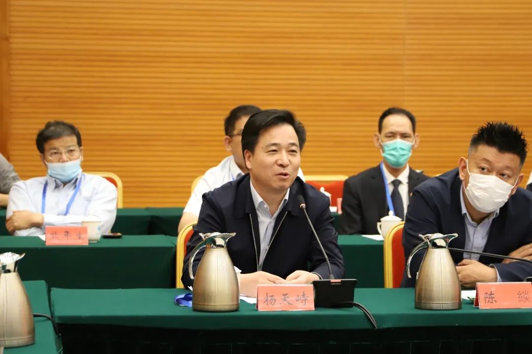 携手华侨华人 共建金砖创新基地 ——金砖国家华侨华人创新活动座谈会举行