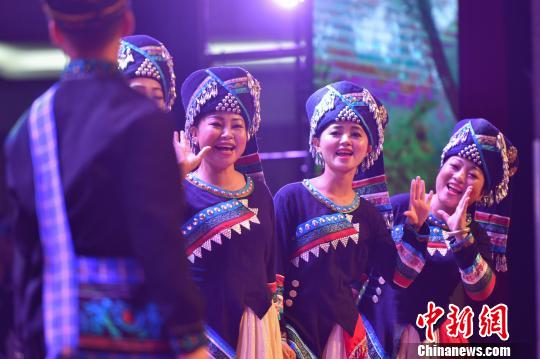 合唱团演唱《坡芽歌书》。 任东 摄 合唱团演唱《坡芽歌书》。 任东 摄