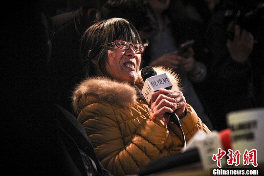 3月11日，诗人余秀华亮相杭州，首次签售会现场火爆。<a target='_blank'  data-cke-saved-href='http://www.chinanews.com/' href='http://www.chinanews.com/'>中新社</a>发 李晨韵 摄