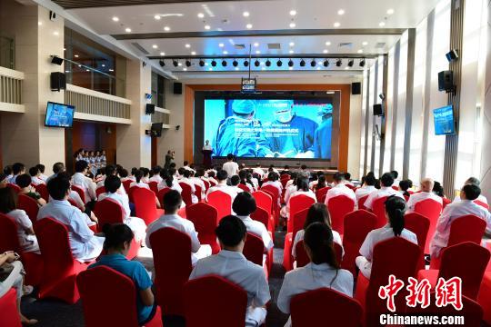 医疗纪录片《医心》开机仪式现场。 张丽 摄 医疗纪录片《医心》开机仪式现场。 张丽 摄