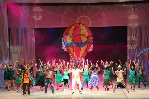 现场精彩演出。摄影 王磊