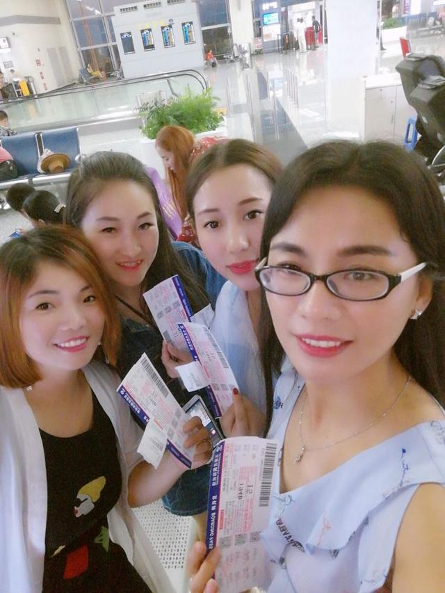 三亚,每天都是不一样的风景,展现我们性感的身子