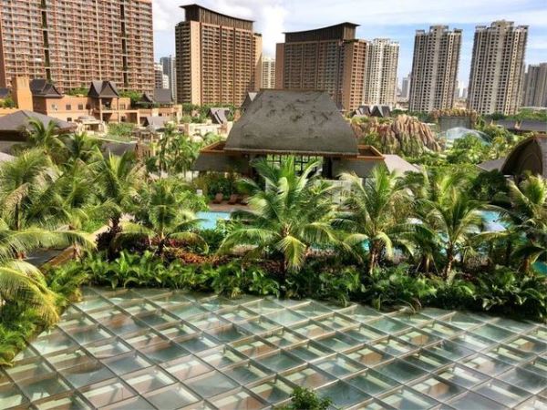 三亚,每天都是不一样的风景,展现我们性感的身子