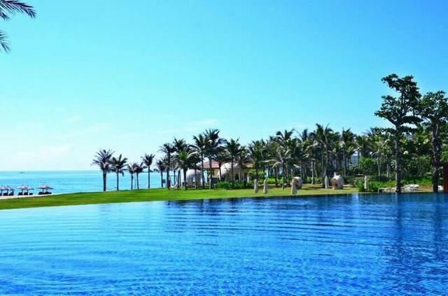 三亚,每天都是不一样的风景,展现我们性感的身子