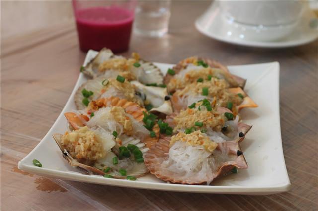 三亚,每天都是不一样的风景,展现我们性感的身子