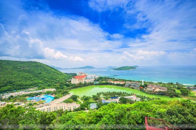 三亚,每天都是不一样的风景,展现我们性感的身子