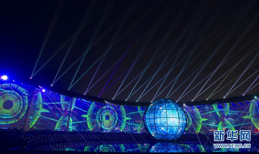 （上合青岛峰会·XHDW）（10）灯光焰火艺术表演在青岛举行